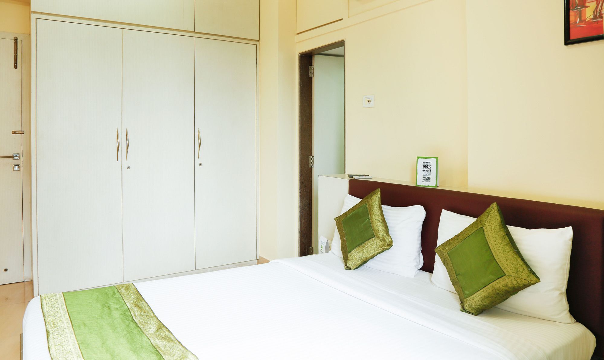 Hotel Treebo Seven Apatments Bandra