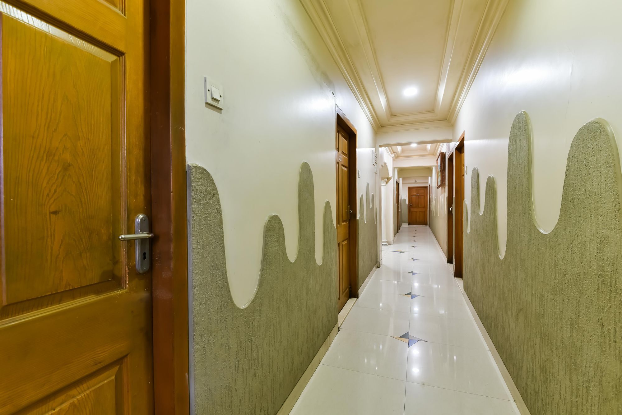Oyo 9034 Santacruz West Hotel Mumbai