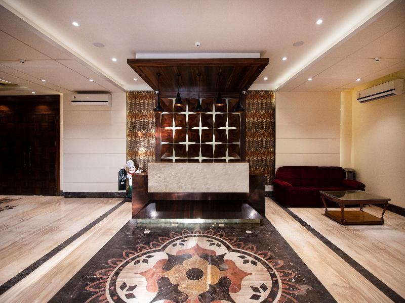 Capital O 36119 Royal Garden & Lawns Hotel 3*
