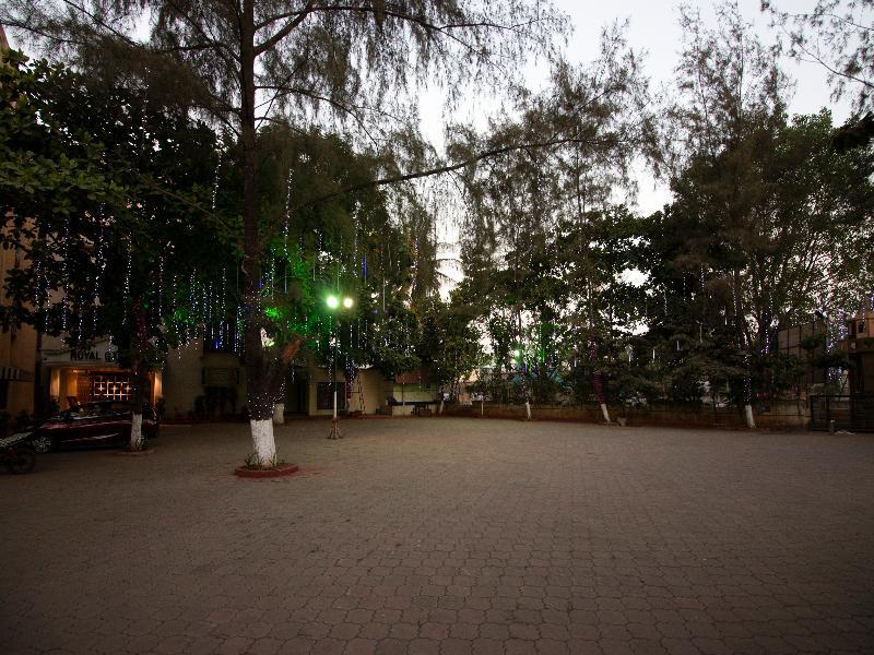 Capital O 36119 Royal Garden & Lawns Hotel