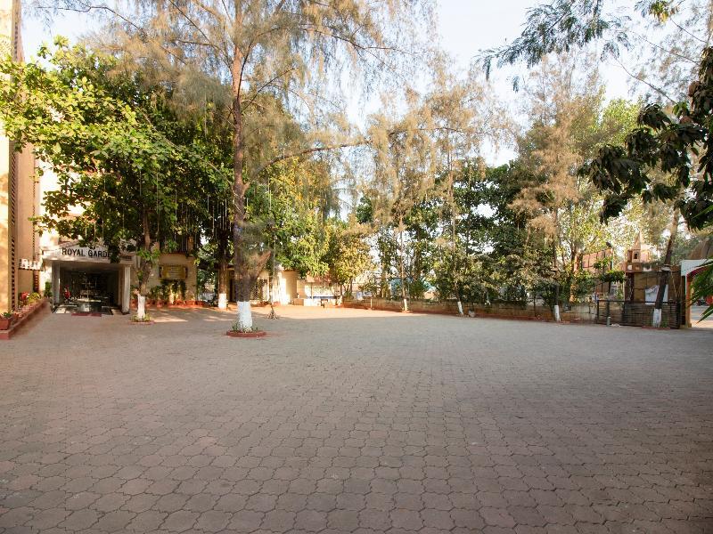 Hotel Capital O 36119 Royal Garden & Lawns 3*