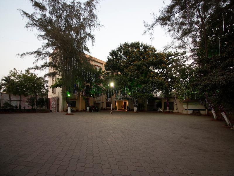 Capital O 36119 Royal Garden & Lawns 3*