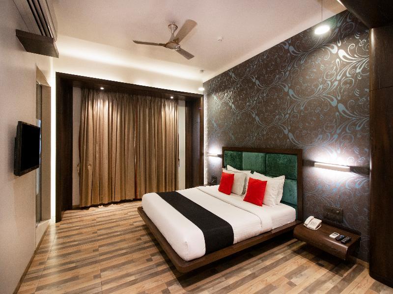 Capital O 36119 Royal Garden & Lawns Hotel