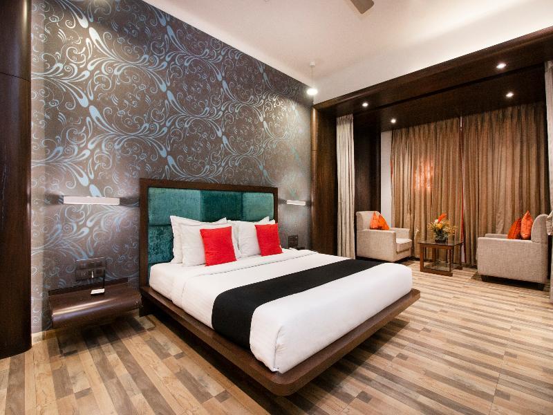 Hotel Capital O 36119 Royal Garden & Lawns 3*