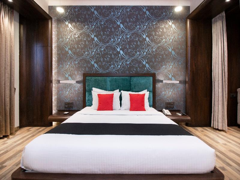Capital O 36119 Royal Garden & Lawns 3*
