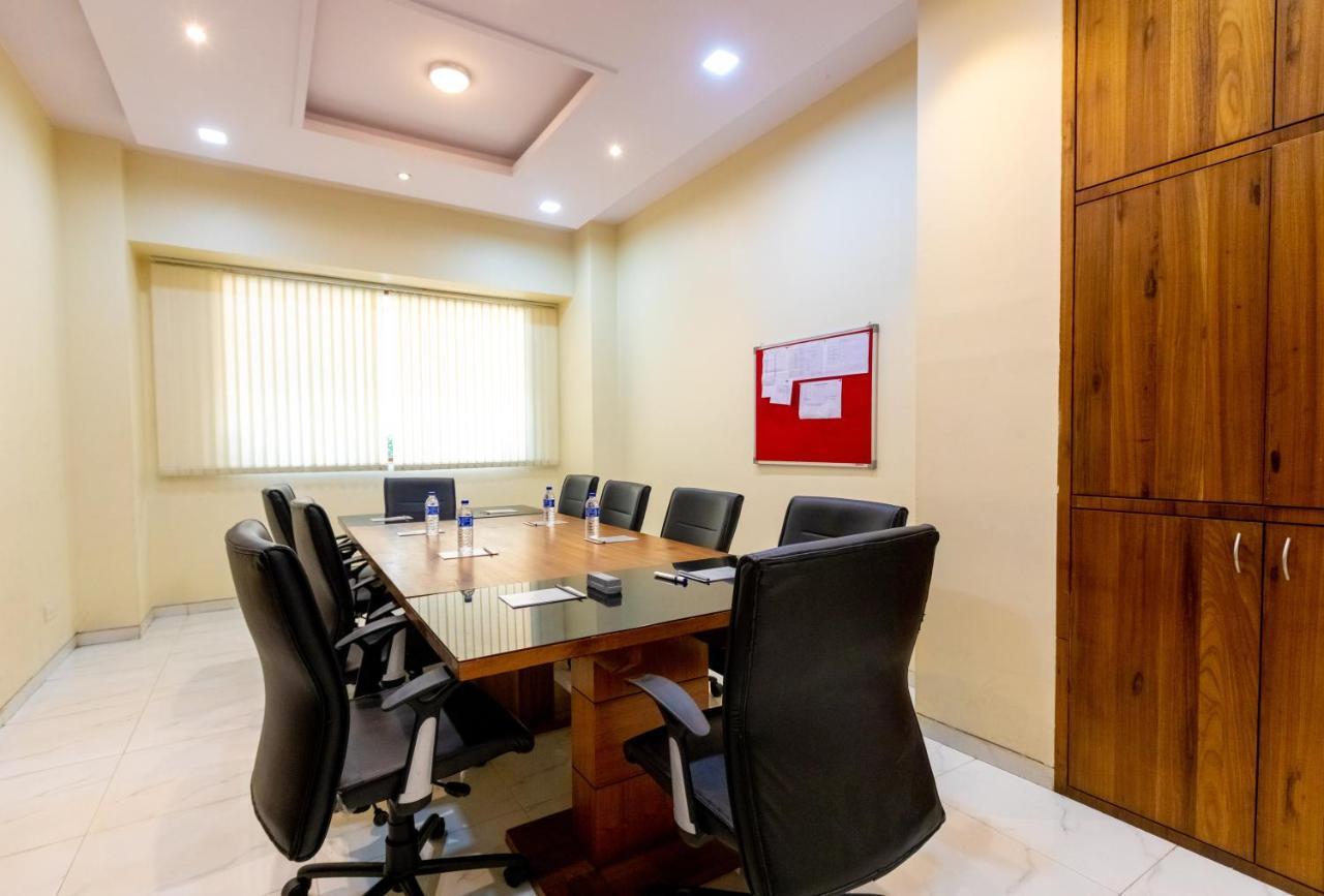 Apex International Near Airport Hotel 3*