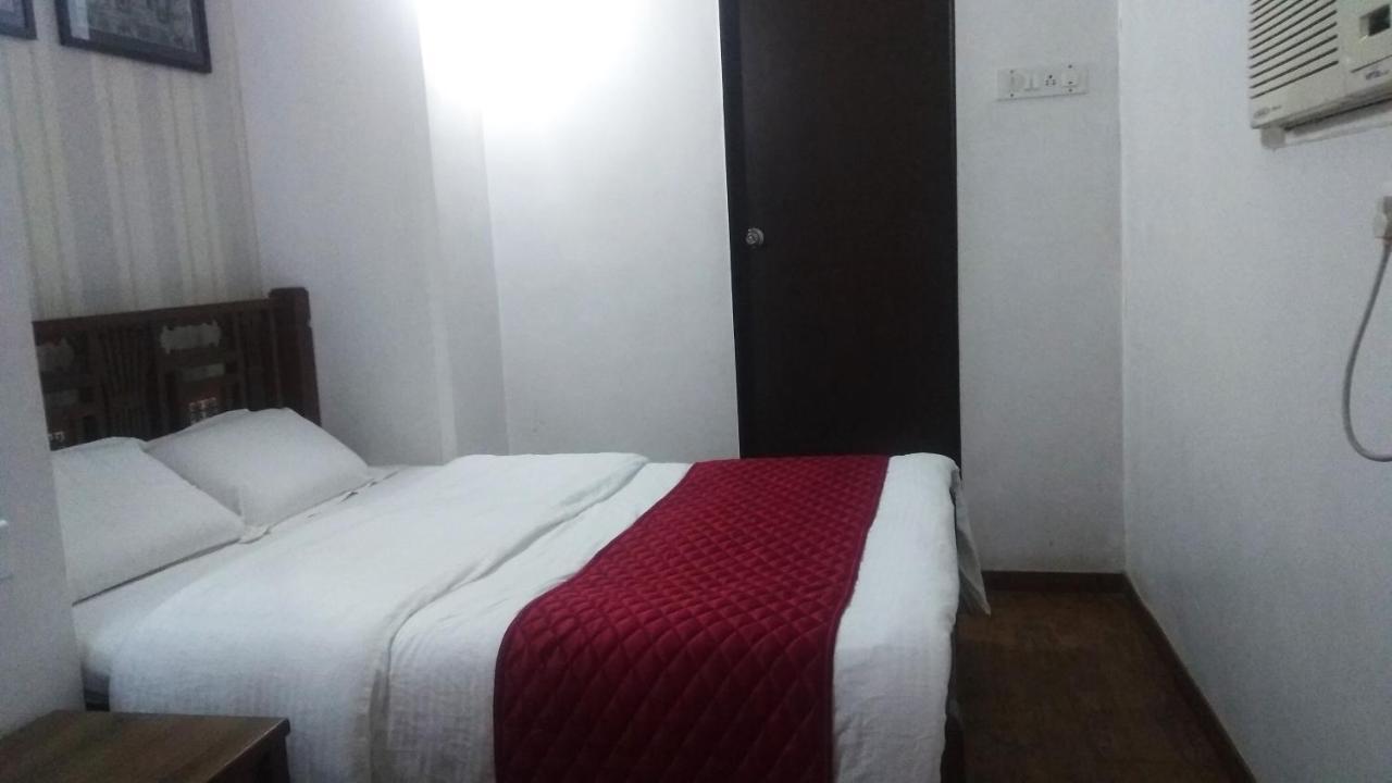 Hotel Carlton - Behind Taj Mahal Palace Colaba 2*