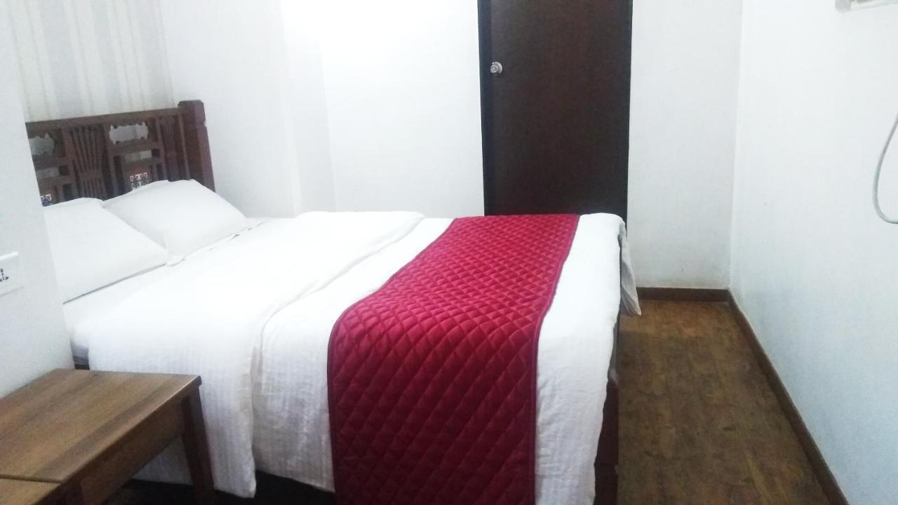Carlton - Behind Taj Mahal Palace Colaba Hotel 2*