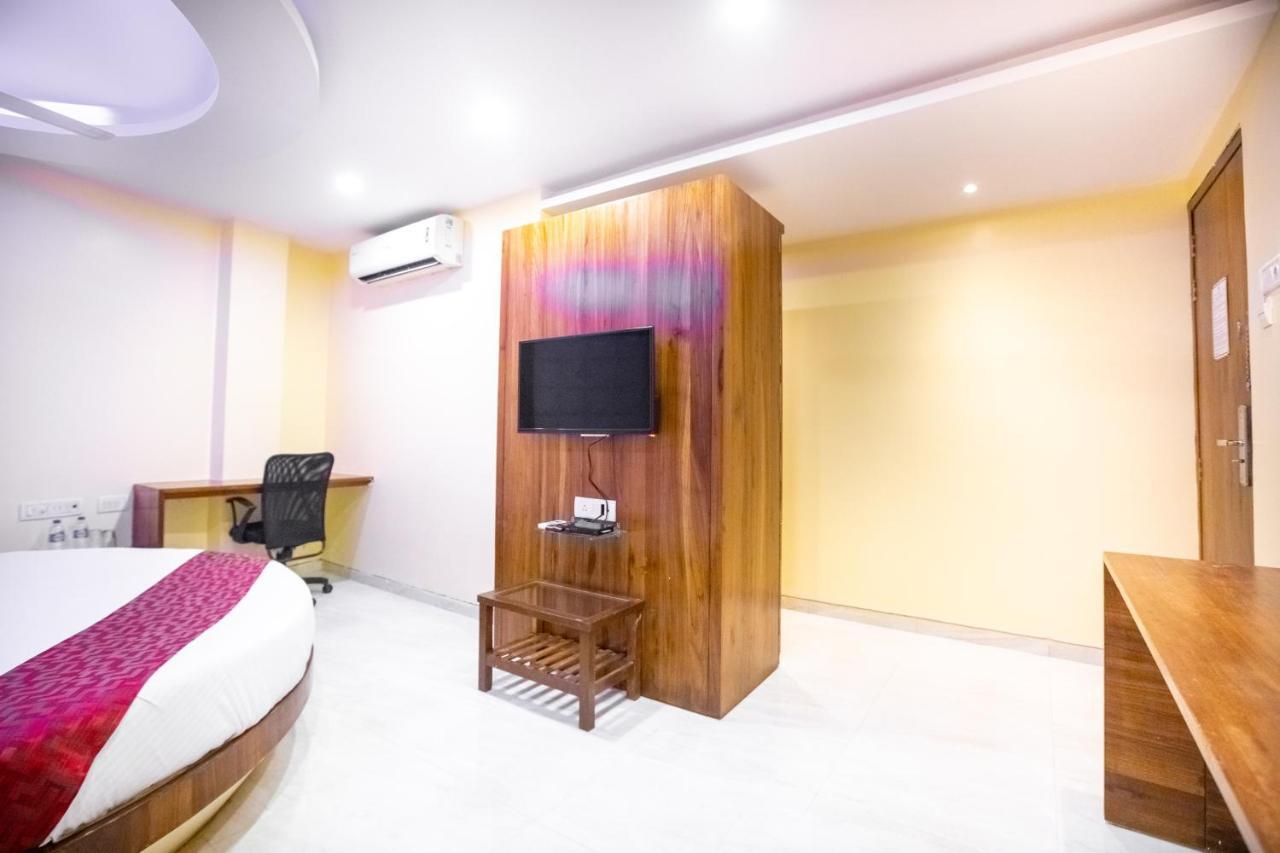 Apex International Near Airport 3*
