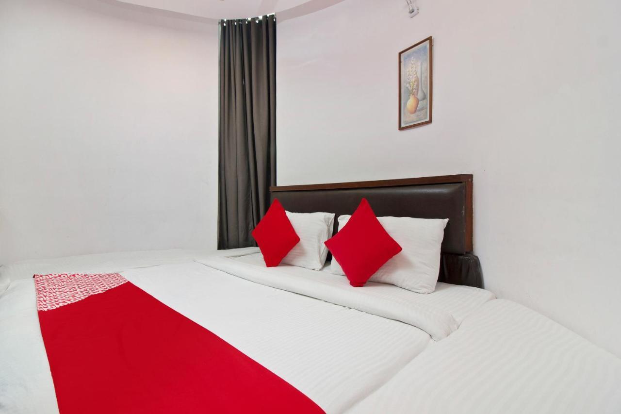 Oyo Flagship 568 Bandra 3*