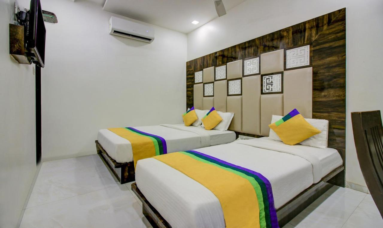 Magnet Terminal-2 Hotel