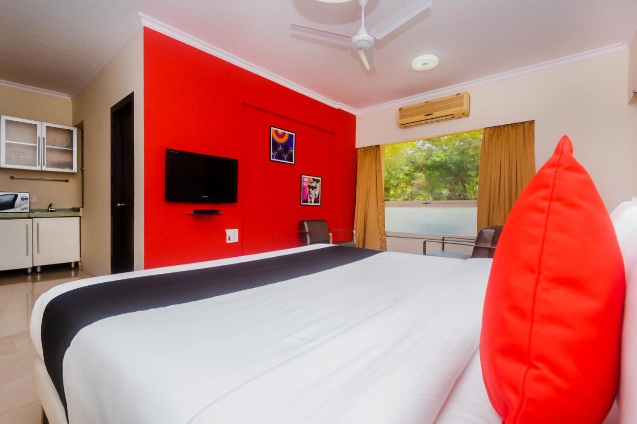 Capital O 40728 Bollywood Design Hotel