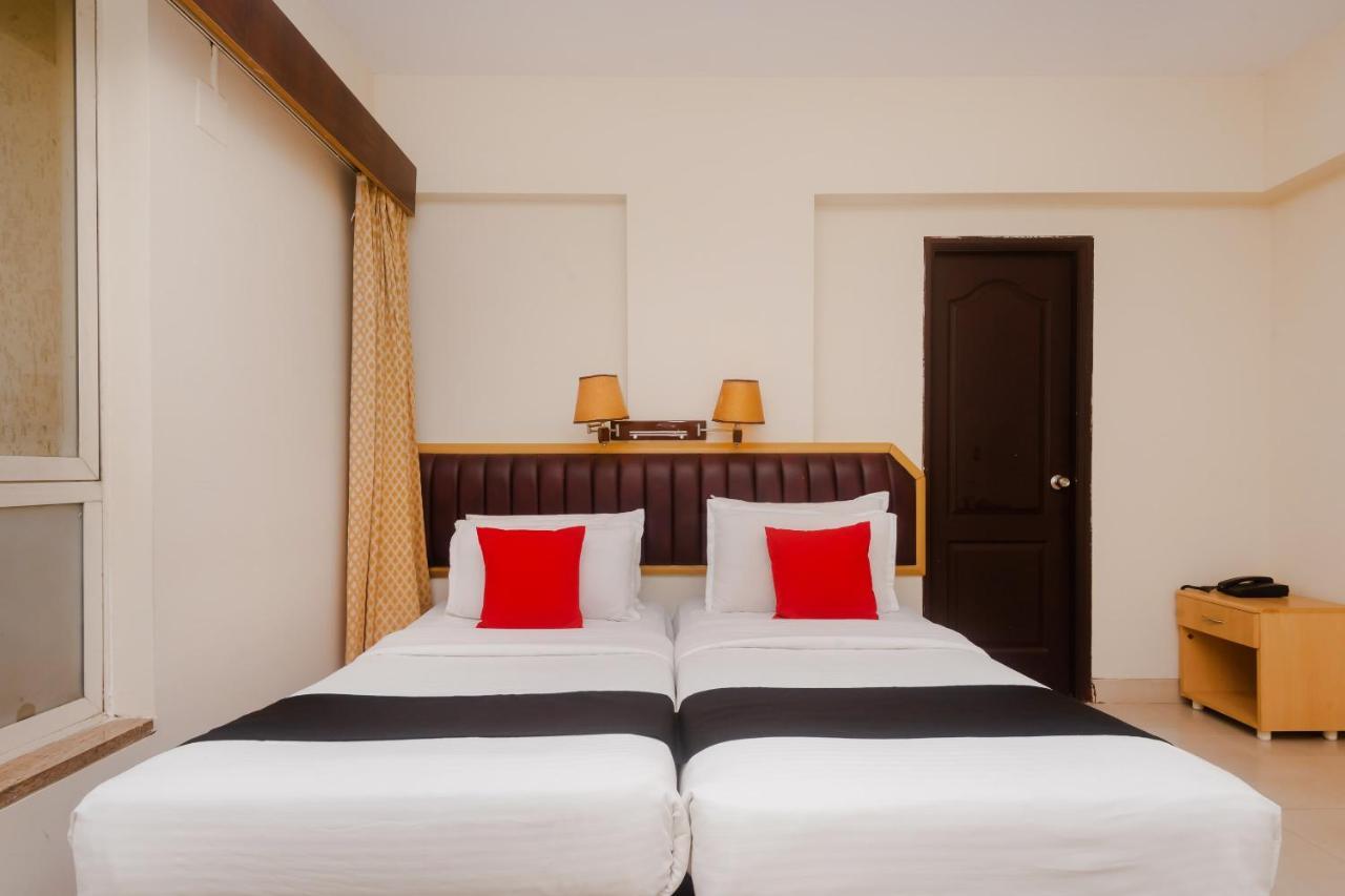 Capital O 40728 Bollywood Design Hotel
