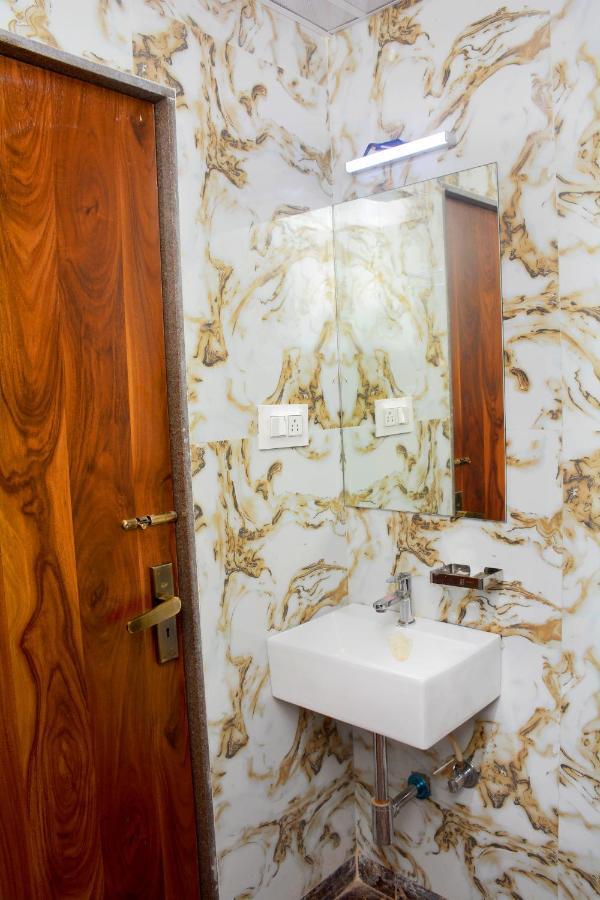 Hotel Nest N Rest -