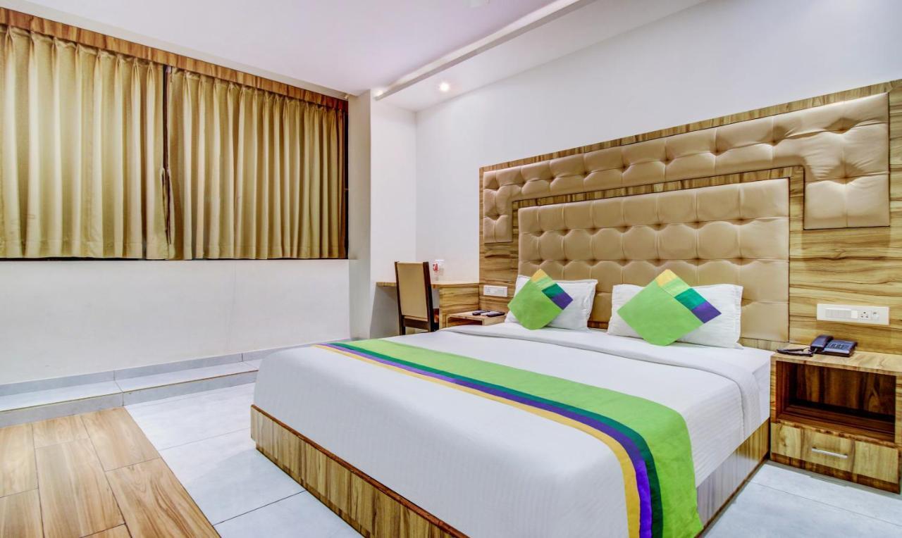 Treebo Trend Bkc Grand Hotel 3*