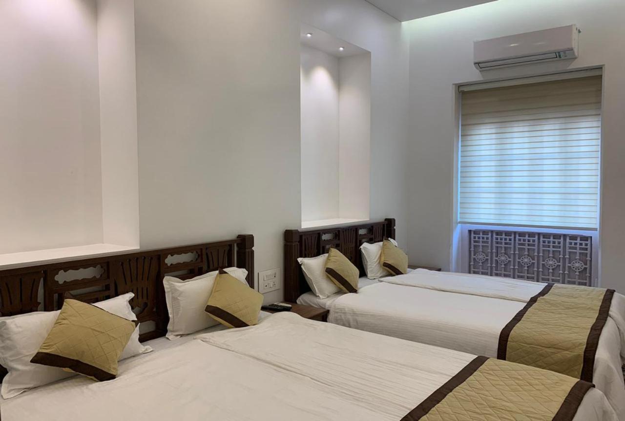 Carlton - Behind Taj Mahal Palace Colaba Hotel
