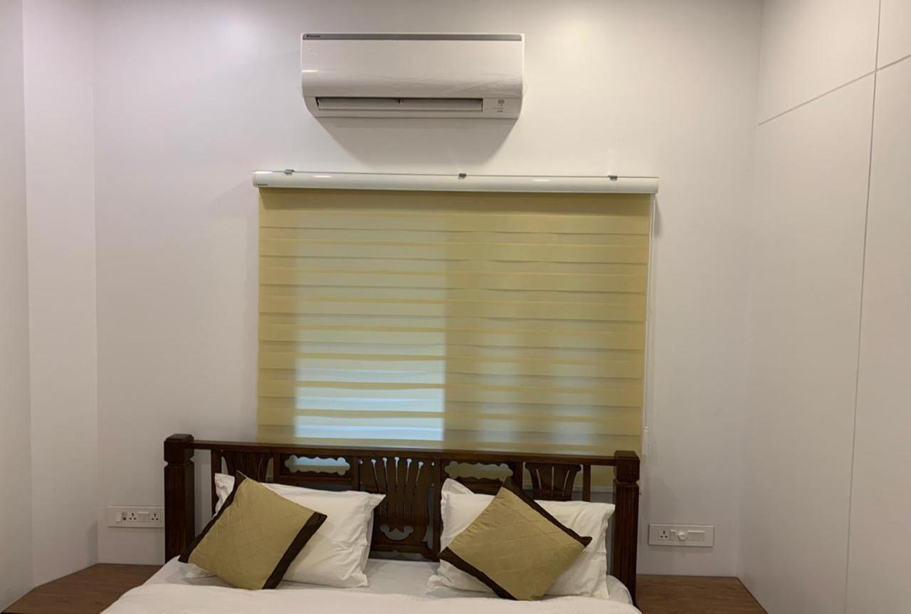 Carlton - Behind Taj Mahal Palace Colaba
