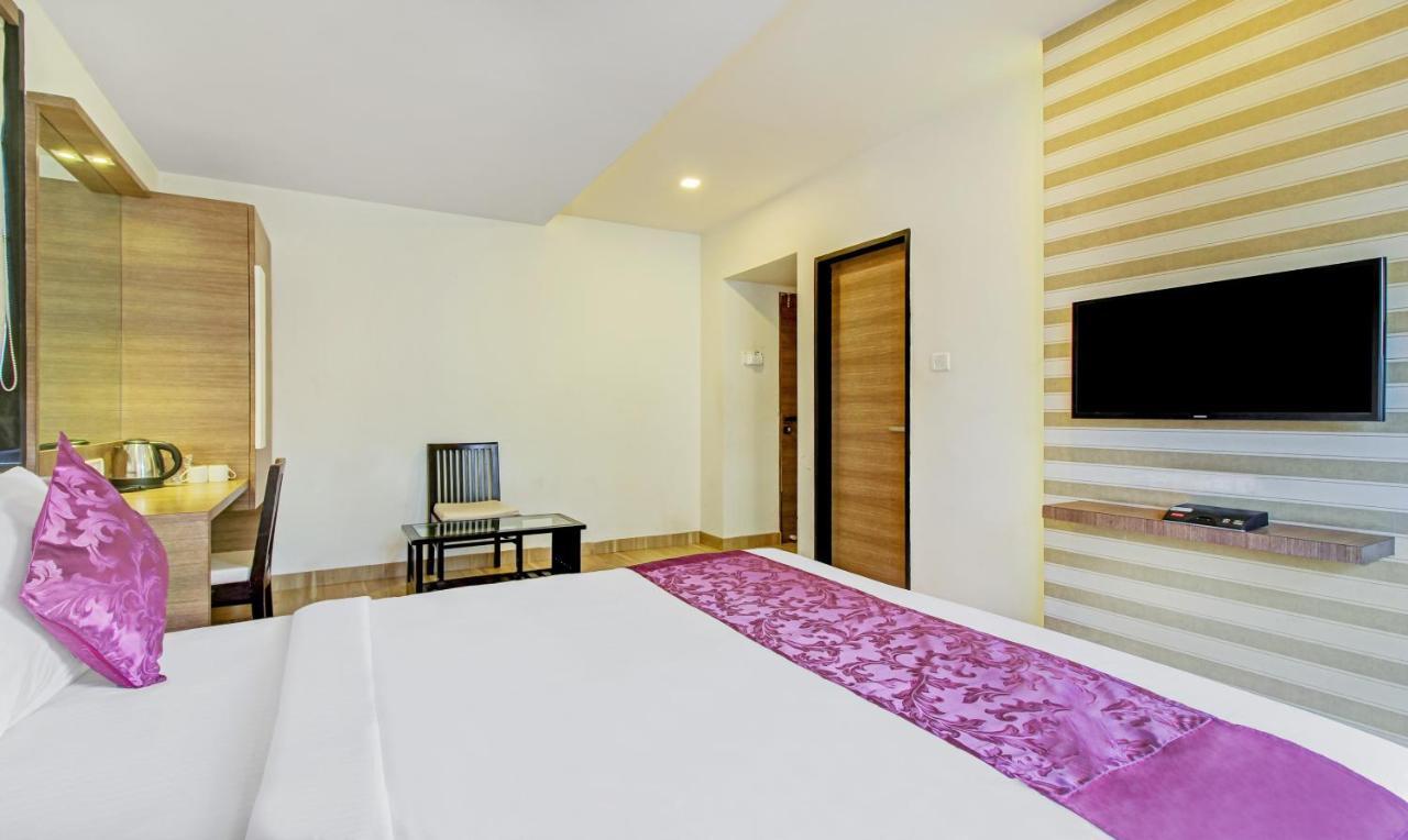 Treebo Tryst Crown Hotel Mumbai