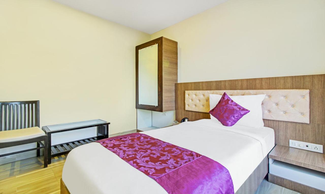 Treebo Tryst Crown Hotel Mumbai