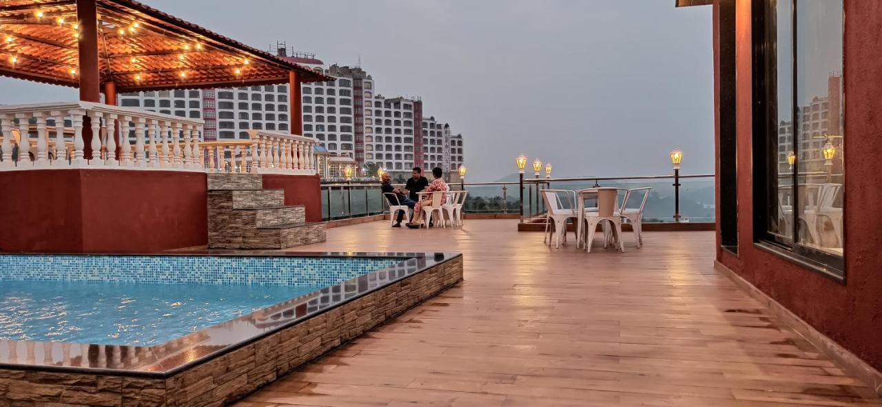 406, Dr Wade With Private Pool And Gazebo In Royal Palms * Mumbai