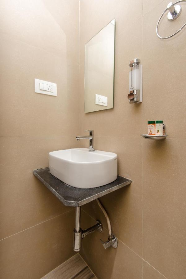 Hotel Axis International Mumbai