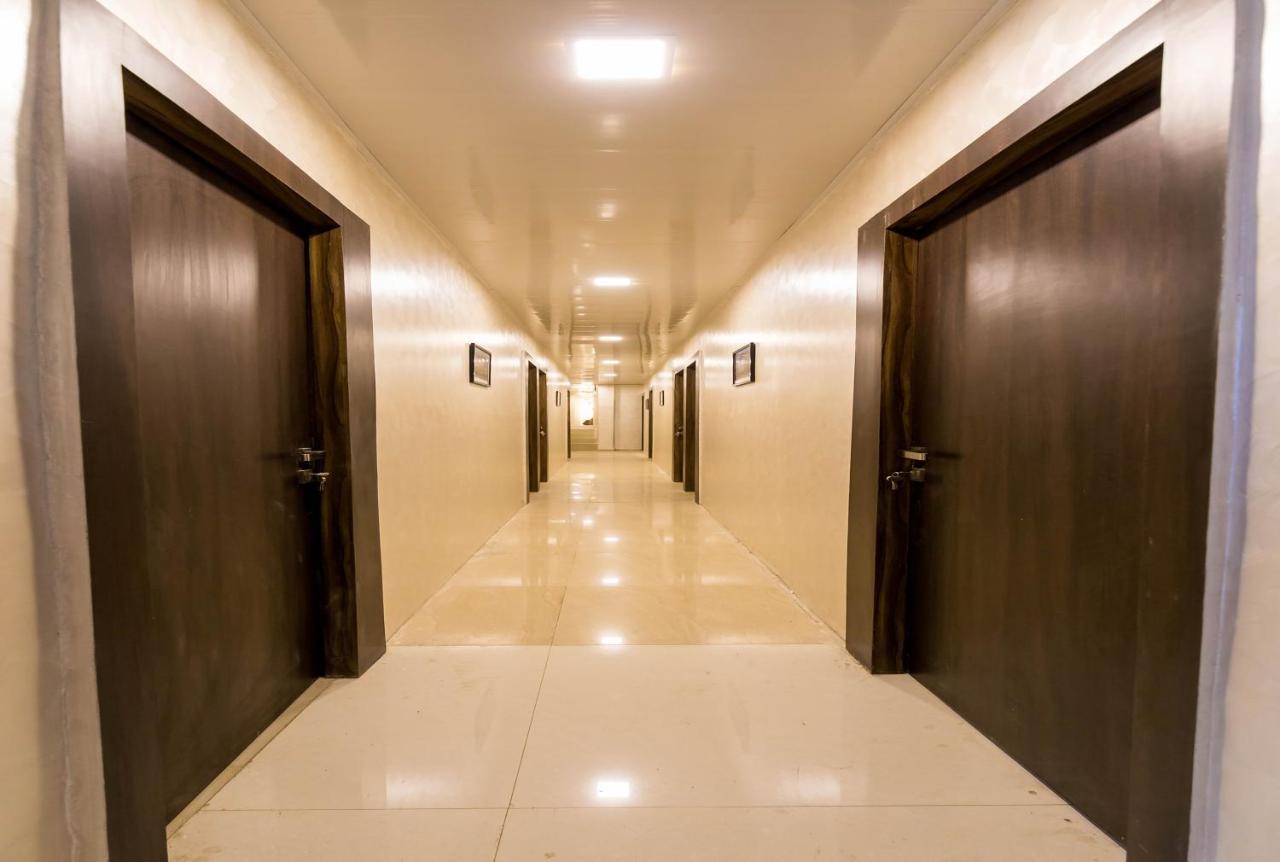 New Sky Palace Residency- Near International Airport Andheri East Hotel Mumbai