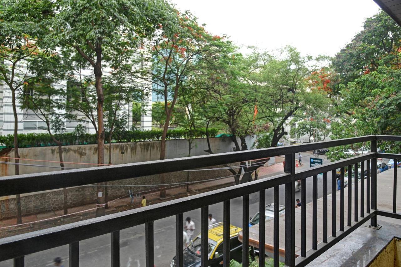 Exotic 1br In Santacruz Mumbai