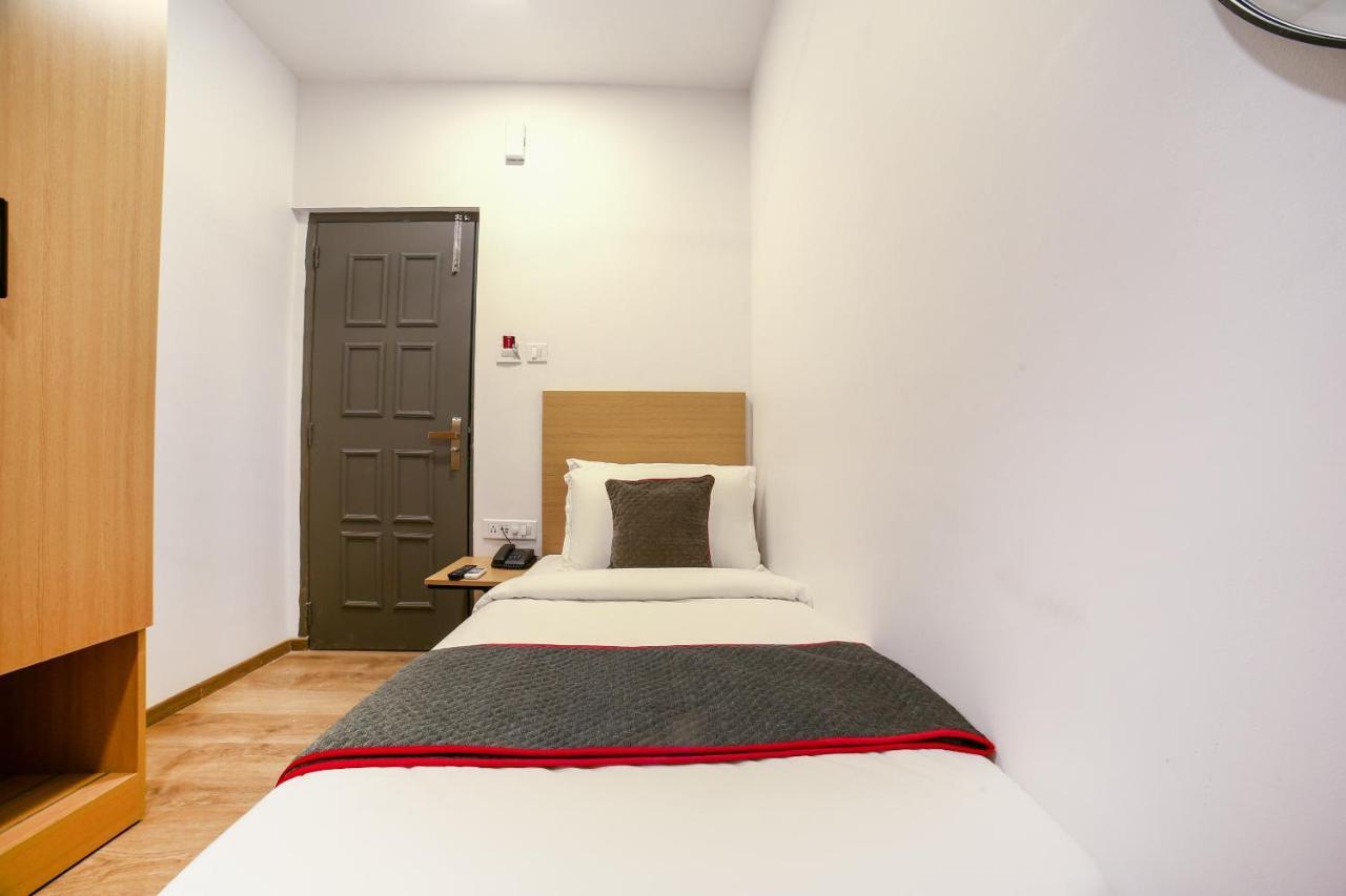 Hotel Fabexpress Highway Residency