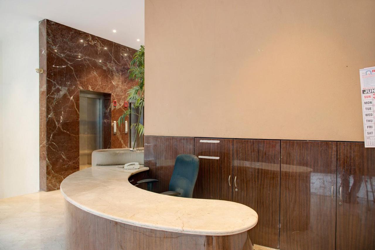 Exotic 1br In Santacruz Mumbai