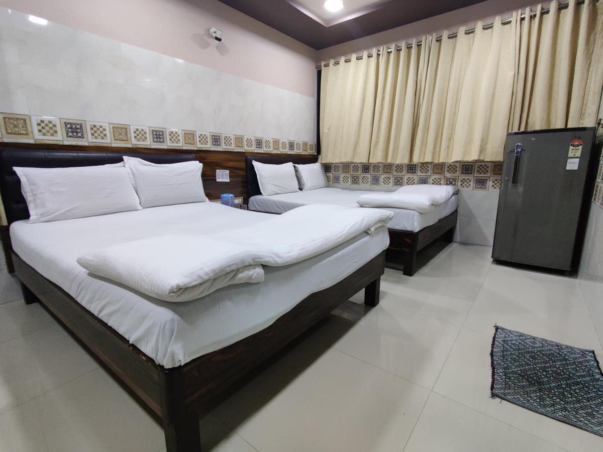 Pakeeza Hotel