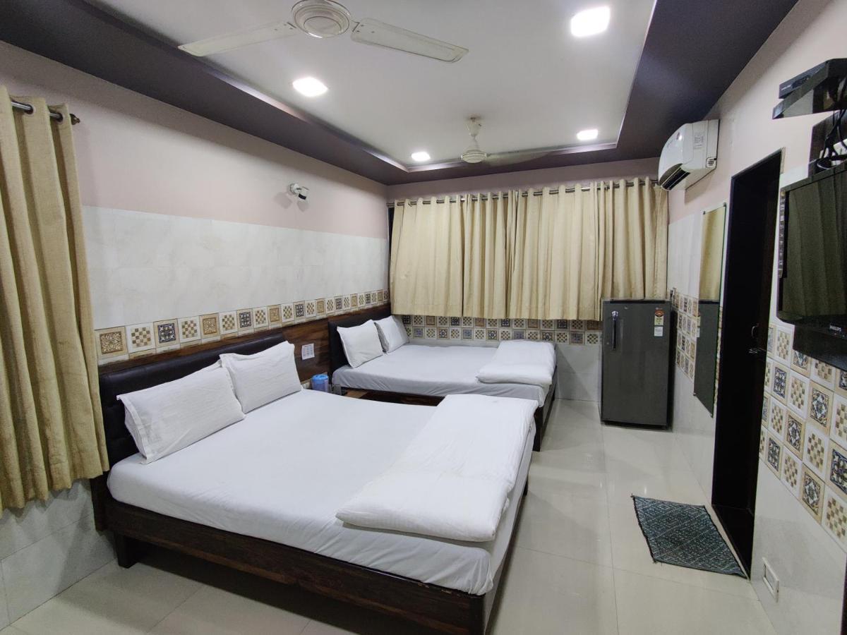 Pakeeza Hotel