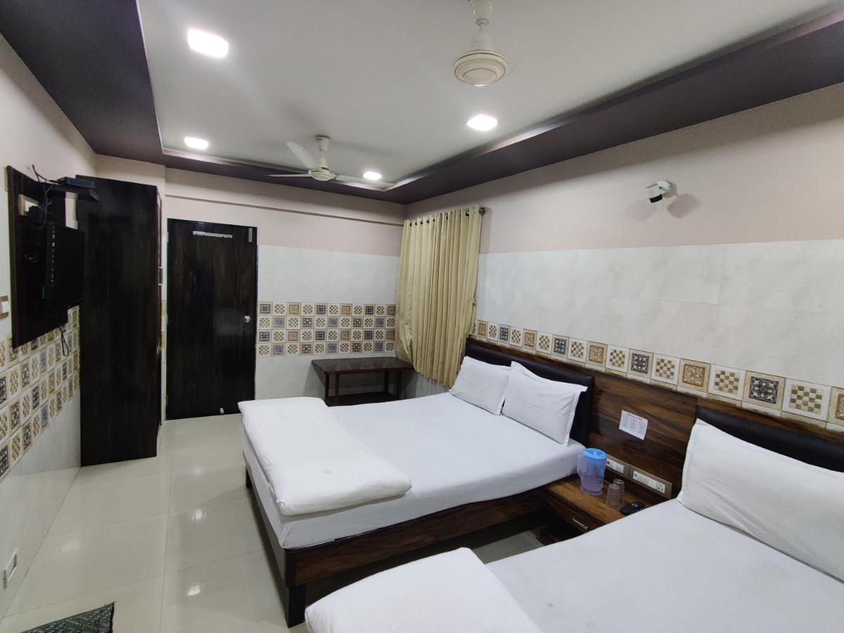 Pakeeza Hotel