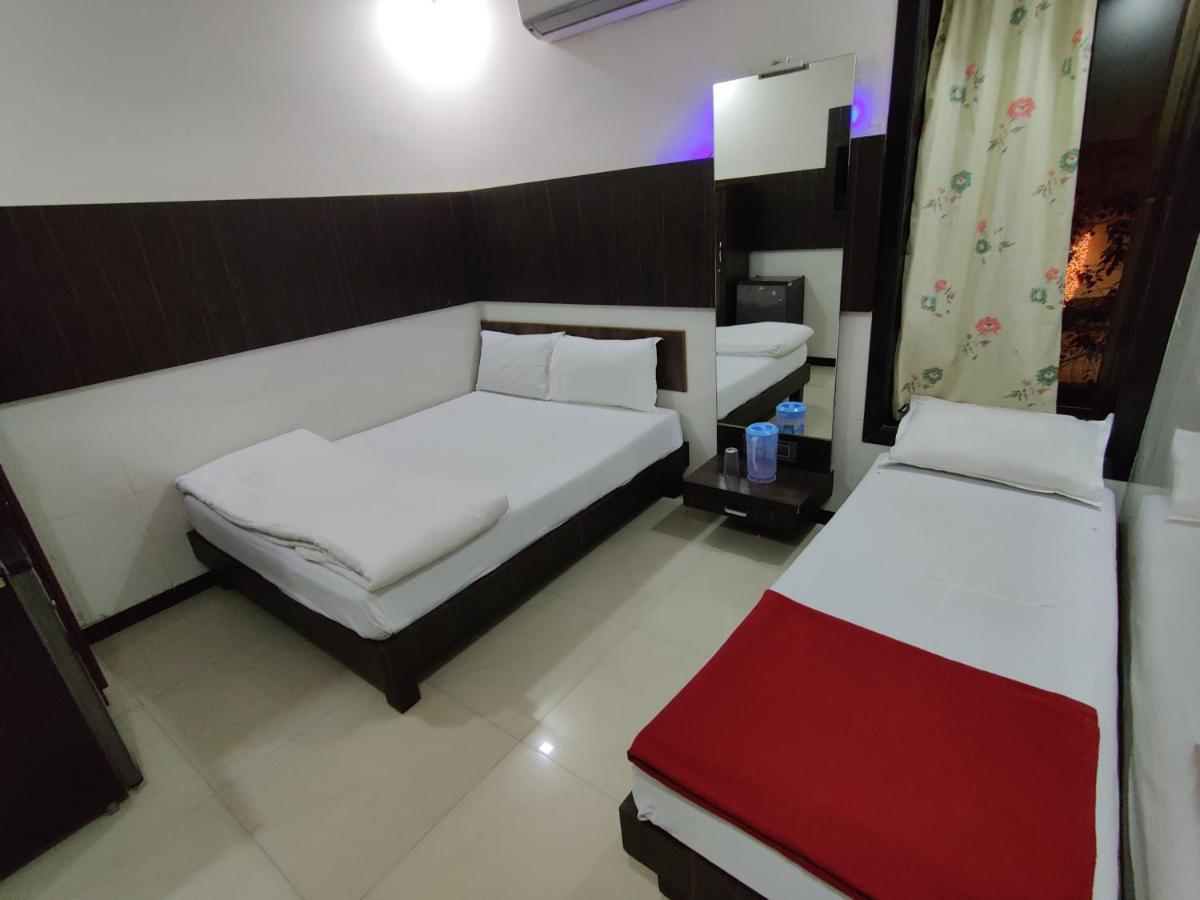 Pakeeza Hotel