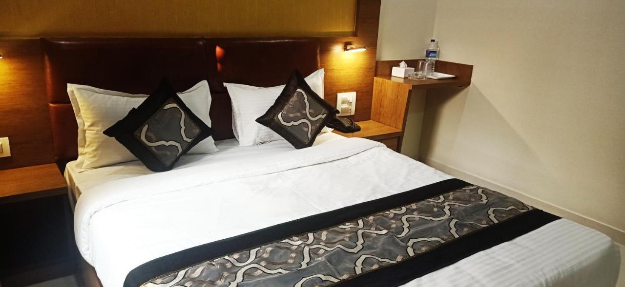 Crystal Luxury Inn- Bandra