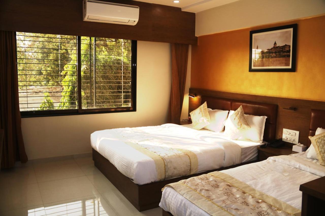 Crystal Luxury Inn- Bandra