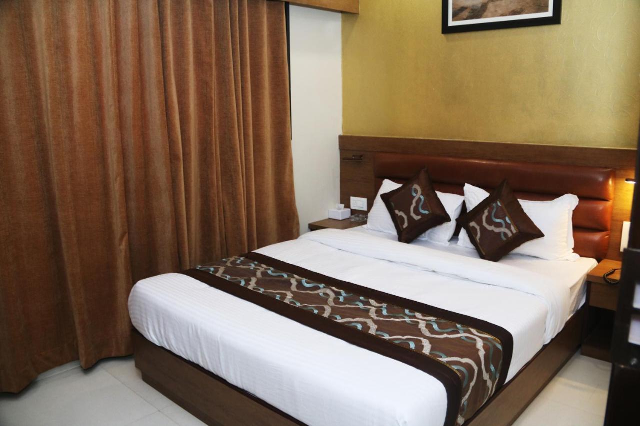 Crystal Luxury Inn- Bandra Hotel 3*