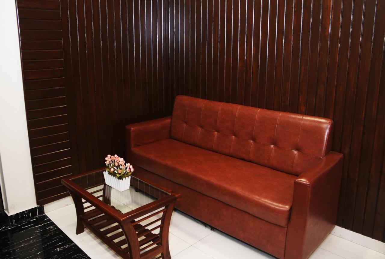 Crystal Luxury Inn- Bandra 3*