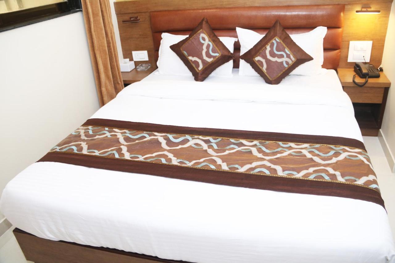 Crystal Luxury Inn- Bandra 3*