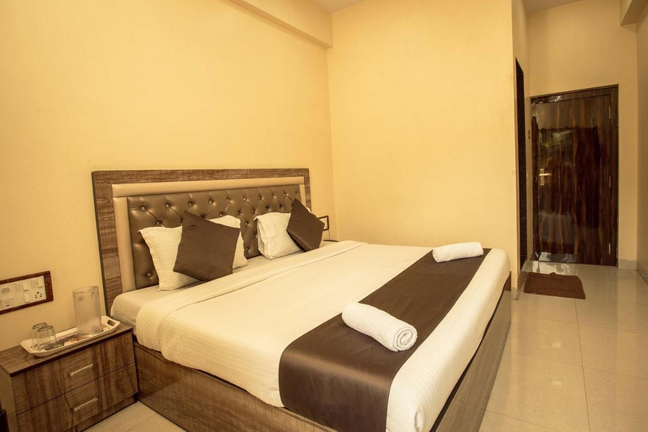 Apsara- Near J J Hospital Hotel