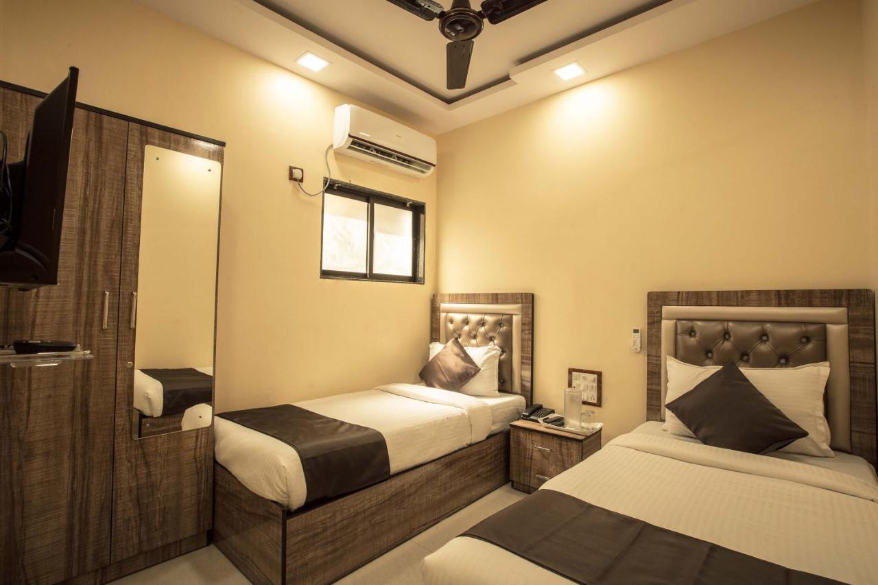 Apsara- Near J J Hospital Hotel 2*