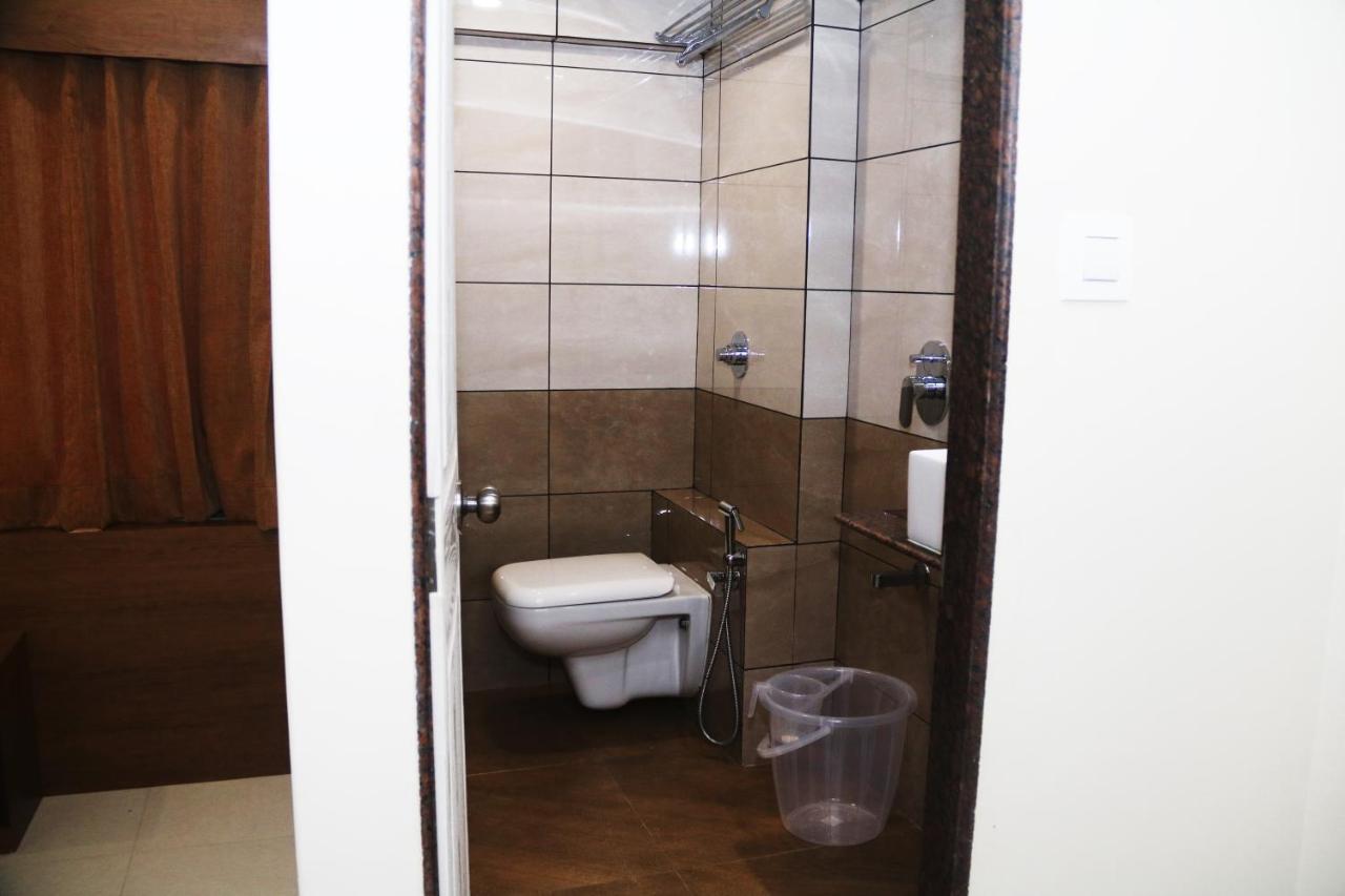 Crystal Luxury Inn- Bandra 3*