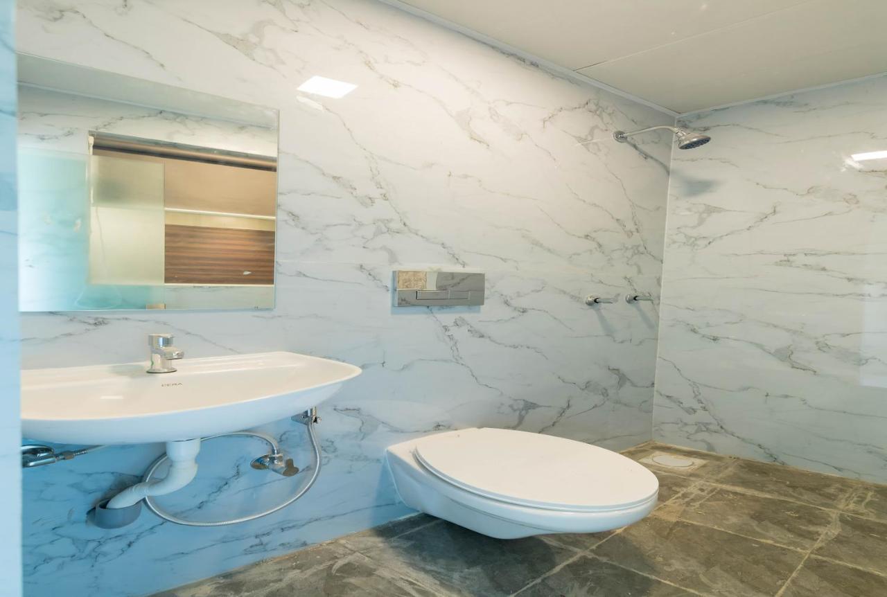 New Sky Palace Residency- Near International Airport Andheri East 3* Mumbai