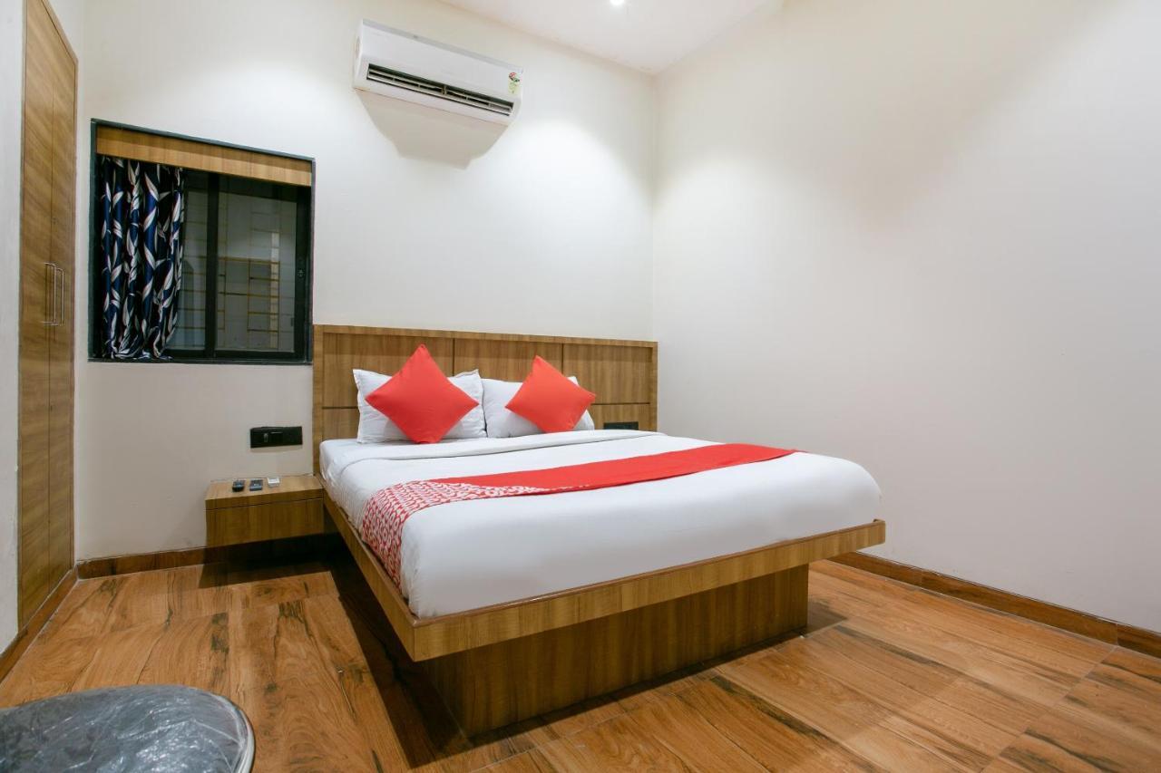 Oyo 72216 Blue Orchid 3* Mumbai