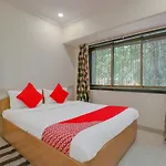 Oyo 79583 Seven Sun Guest House