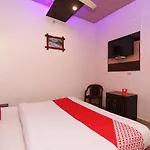 Oyo 77137 Hotle Castle Inn