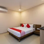 Oyo 77137 Hotle Castle Inn