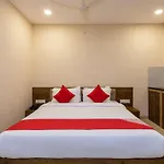 Oyo 77137 Hotle Castle Inn