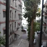 Hotel Sea View - Near Taj Hotel