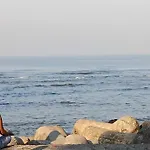 Cozy Private Ac Studio By The Sea Bandstand Bandra W Mumbai Nr Taj Lands End