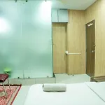 Hotel Ganesh, Near Kokilaben Dhirubhai Ambani Hospital